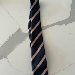Shipley & Halmos Navy Tie with Red and White Diagonal Stripes